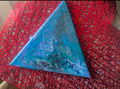 Small triangle paint pour